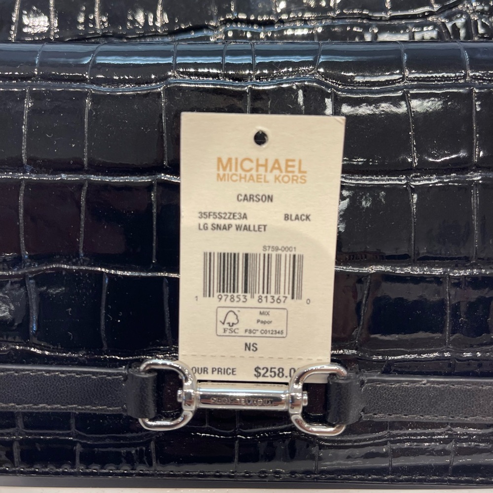 MICHAEL KORS Carson Large Snap Patent Crocodile Embossed Bifold Wallet
Black
NWT - Picture 8 of 16
